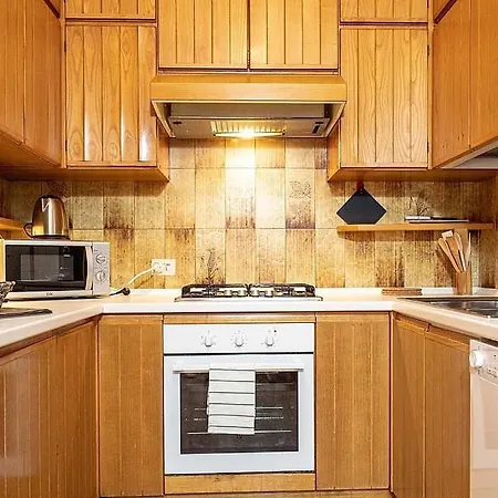 Sleeps 10